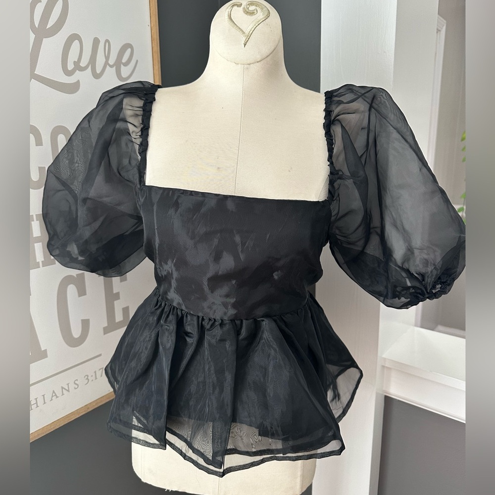 Princess style puffy cap sleeved top